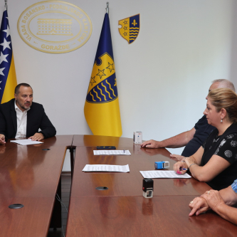 Ministar Čeljo potpisao ugovore o dodjeli sredstava za unapređenje zdravstvene zaštite u BPK Goražde