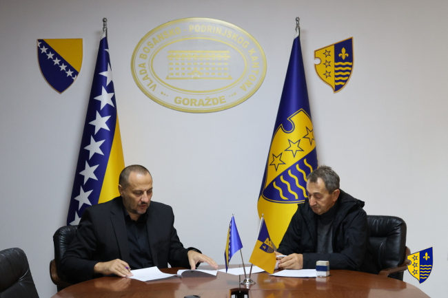 Nastavljena podrška povratničkoj populaciji: Obezbijeđen prijevoz za učenike iz Republike Srpske koji se školuju u BPK Goražde